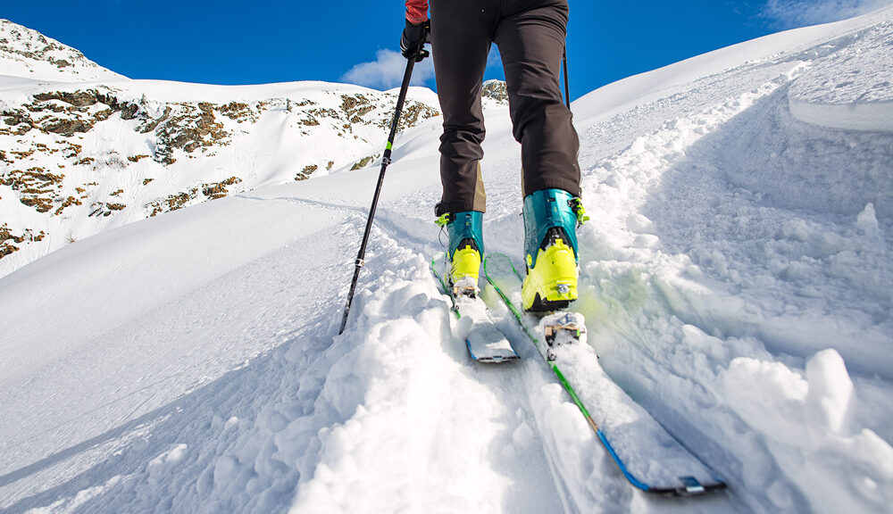Scialpinismo: l'affascinante sfida fitness tra cime e neve