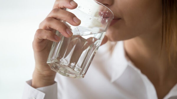 L'importanza dell'acqua per una corretta digestione - Bere acqua per una corretta Idratazione. Iconsigli del Prof. Zanasi dell'Osservatorio Sanpellegrino