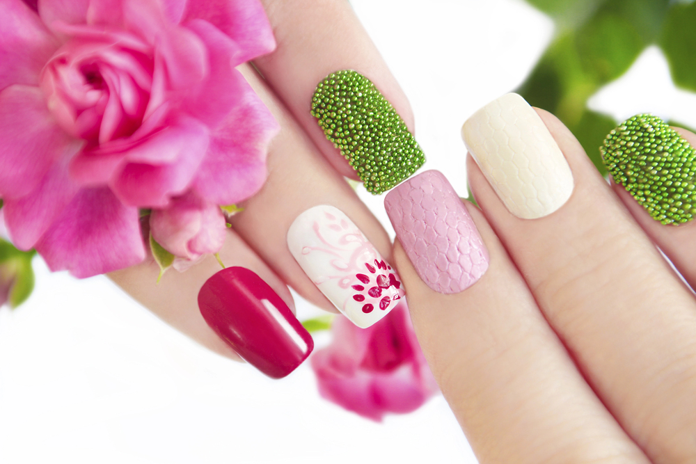 Nail art: il fascino irresistibile dello smalto magnetico