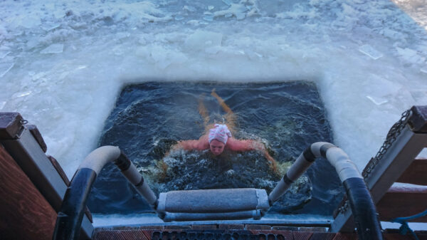 Ice swimming: l'avventura di nuotare in acque gelide